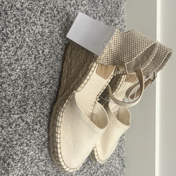 Brand new cream color wedge sandals - Picture 2 of 8